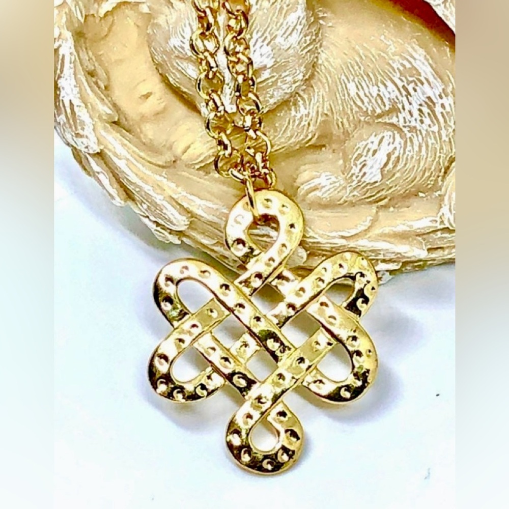 Celtic Knot Knotwork Interwoven Textured Gold Tone Pendant Chain Necklace NWOT